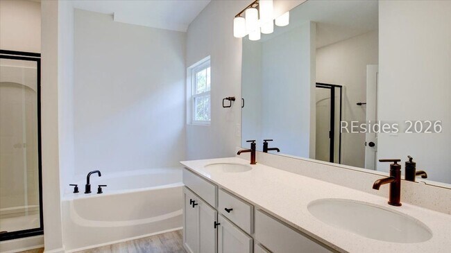 Building Photo - 179 Garden Row Dr N