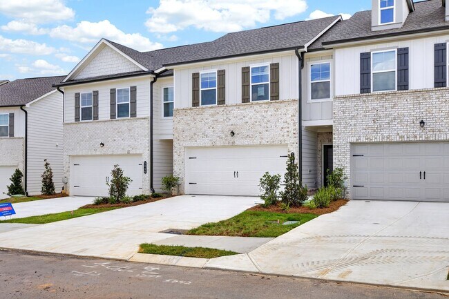 Building Photo - 5044 Highwood Dr