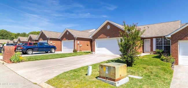 Building Photo - 4405 Greenfern Way