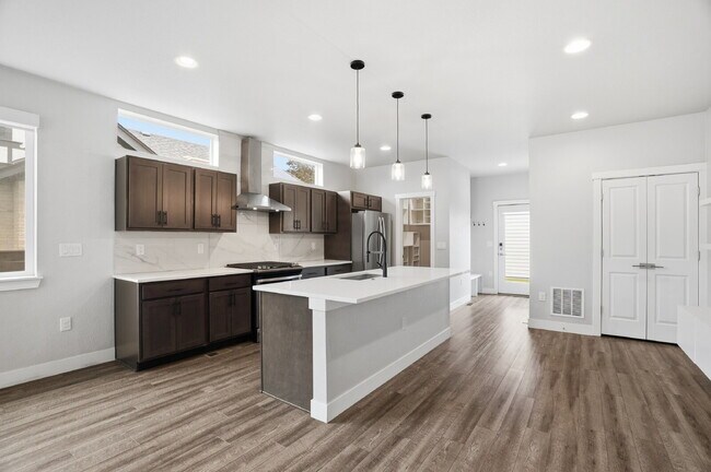 Building Photo - $3,940.95 - 3 Bed, 2.5 Bath Townhome In Denver with Central AC and Outdoor Space!