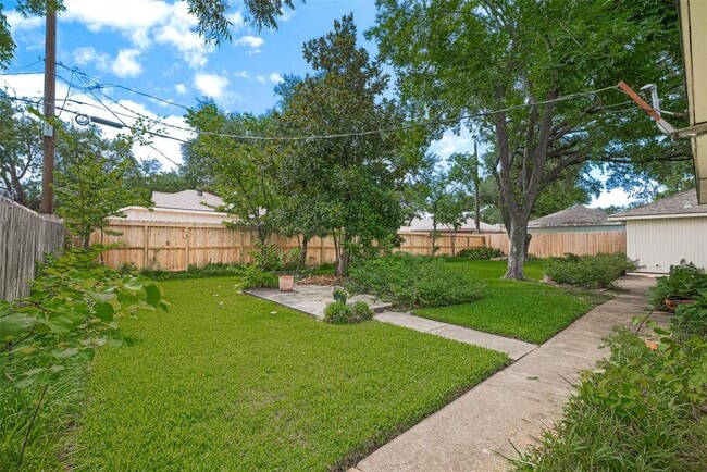 Building Photo - 2530 Bandelier Dr