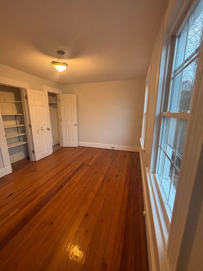 Building Photo - 318 Front St