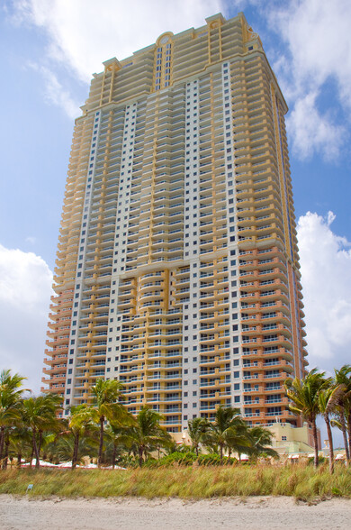 Building Photo - 17875 Collins Ave