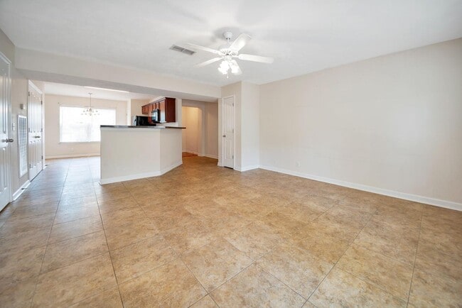 Building Photo - Townhome for rent five minutes from I-24