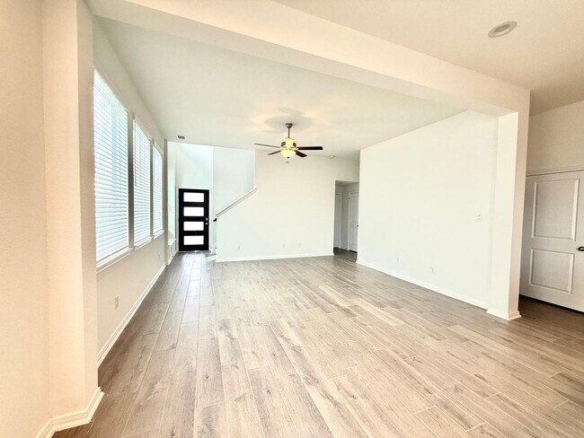 Building Photo - 620 Silver Pear Ct