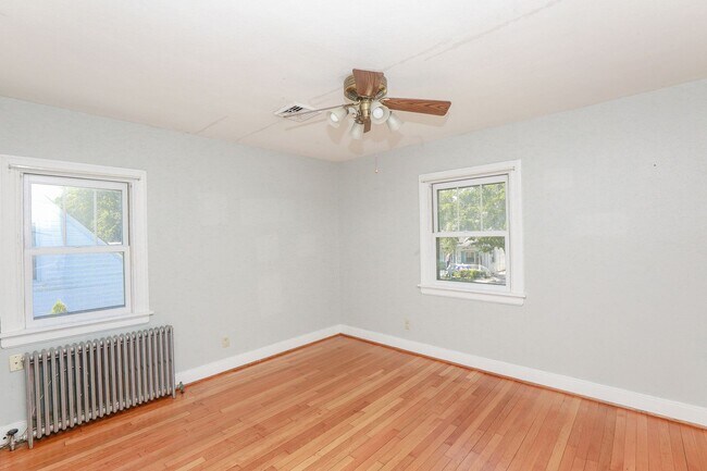 Building Photo - Cape Cod Rental Available in Norfolk!