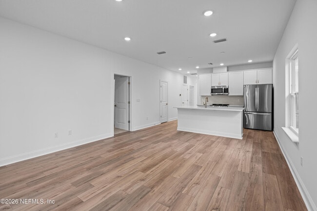 Building Photo - 221 Dartmouth Rd