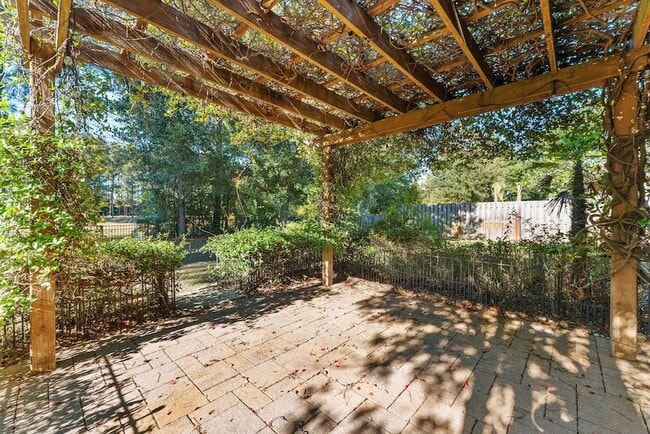 Building Photo - 554 Camellia Ct