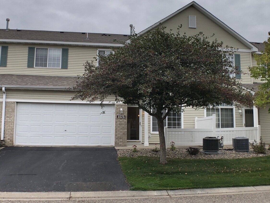 Primary Photo - 1575 Hummingbird St