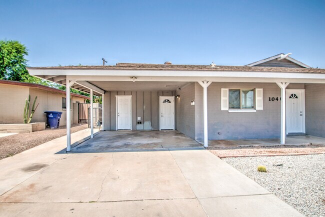 Building Photo - Beautifully remodeled corner 4/2 with pool...