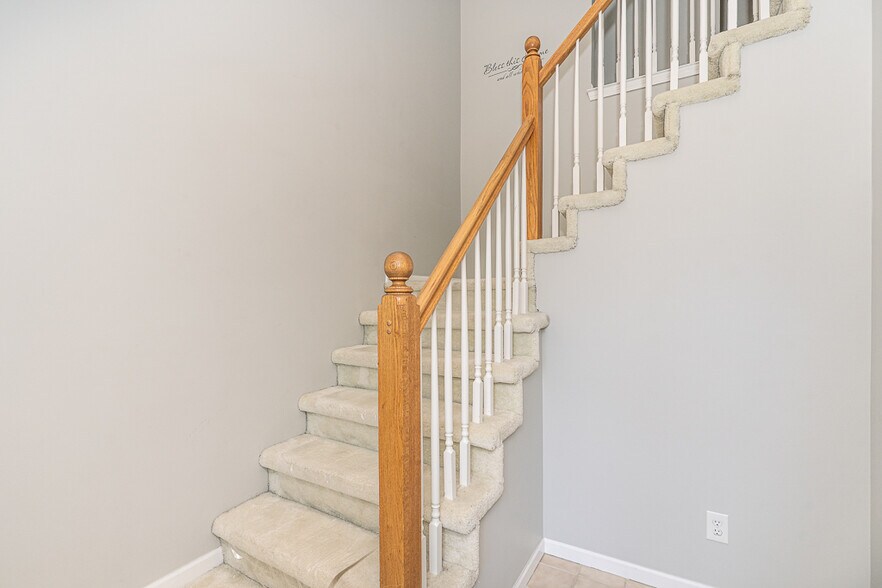 Building Photo - 5681 Pine Aires Dr