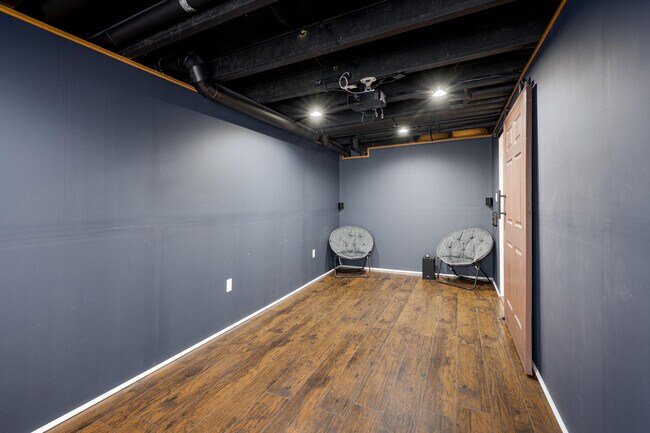 Building Photo - 8312 N Warwick Ct