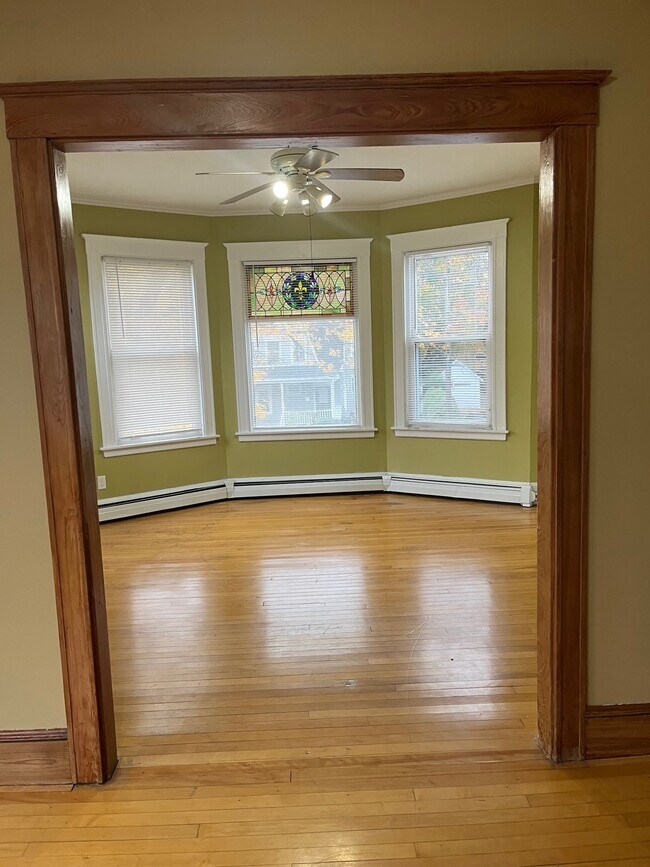 Living - 232 Brighton Ave