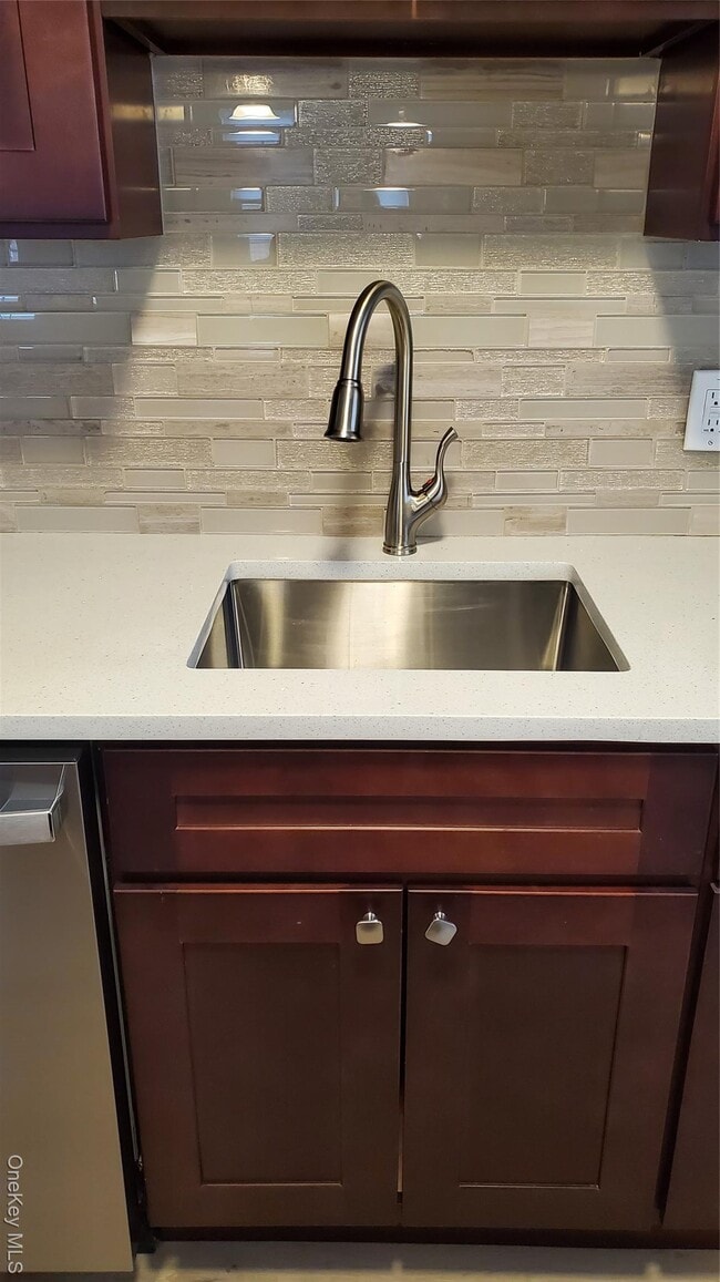 Building Photo - 460 Old Town Rd