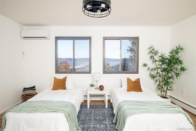 Building Photo - 1099 US-9W