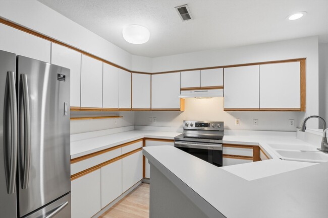 Building Photo - 1335 Millbrook Trail