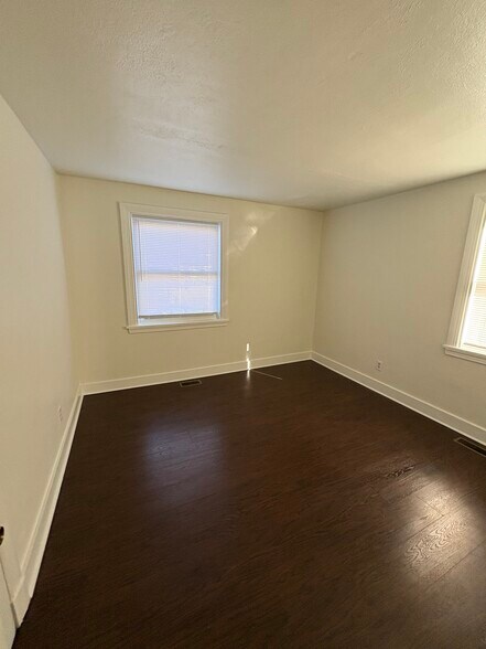 Building Photo - 112 E Roanoke St