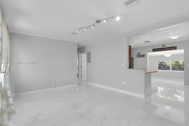 Building Photo - 2340 SW 15th St