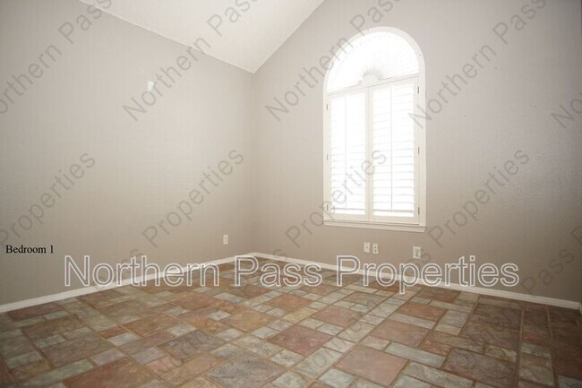 Building Photo - 6040 Los Siglos Dr