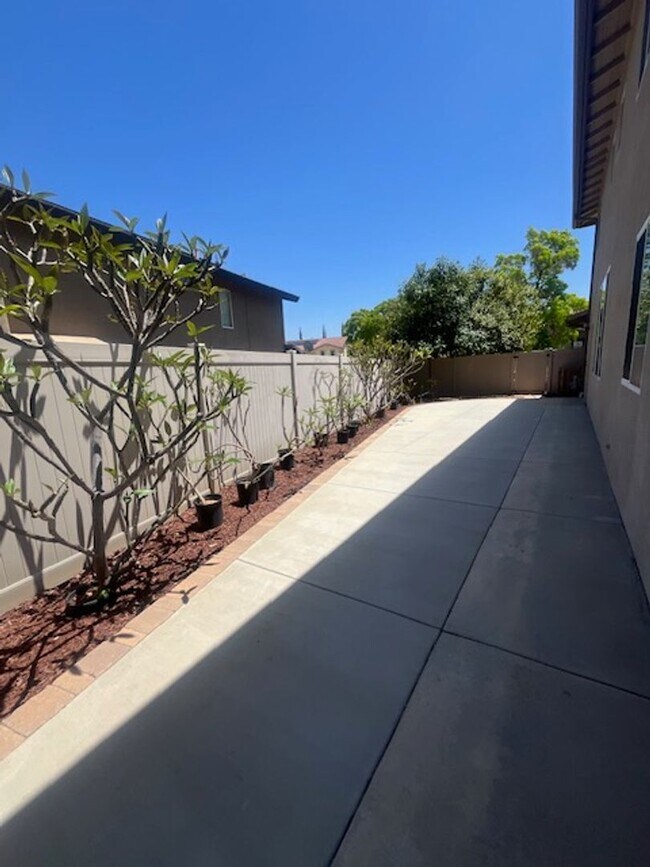 Building Photo - Beautifully Updated 5-Bedroom Home with City Views in Prime Corona Location