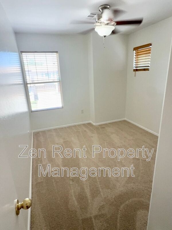 Building Photo - 4237 E Windsor Dr