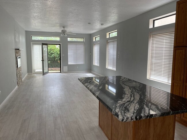 Building Photo - Location, location!  Updated 3 Br, 2 Bath ...