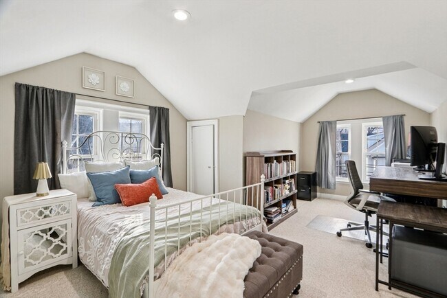 Building Photo - 39 Forest St