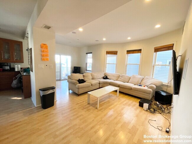 Building Photo - 7 Iroquois St