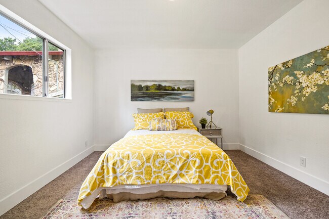 Building Photo - 3815 Delmont Ave