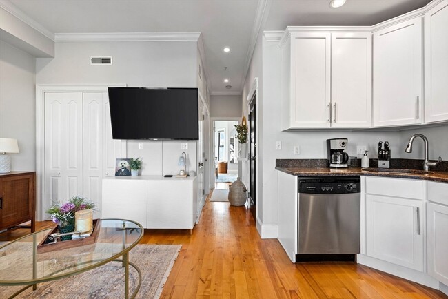 Building Photo - 109 N St