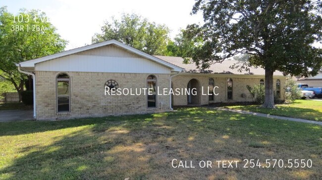 Building Photo - Renovated Harker Heights Gem – Stylish Liv...