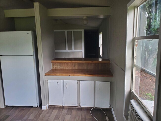 Building Photo - 12175 Hilltop Dr