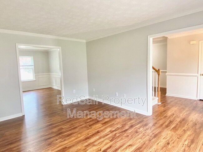 Building Photo - 200 Halles Run