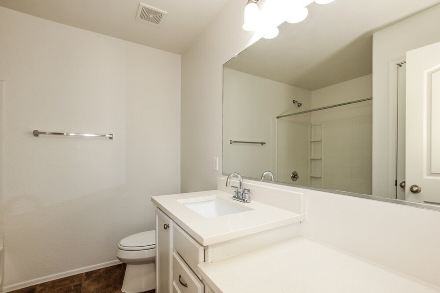 Building Photo - 17115 N 185th Dr