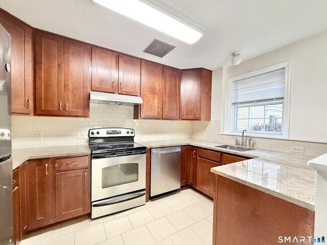 Building Photo - 17-17 Rockfield Dr