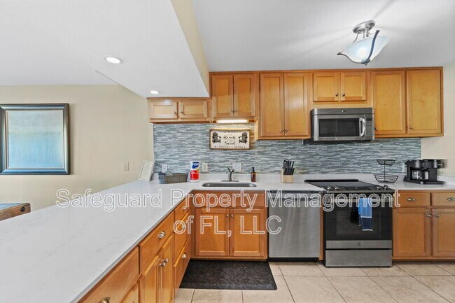 Building Photo - 1500 Via De Luna Dr