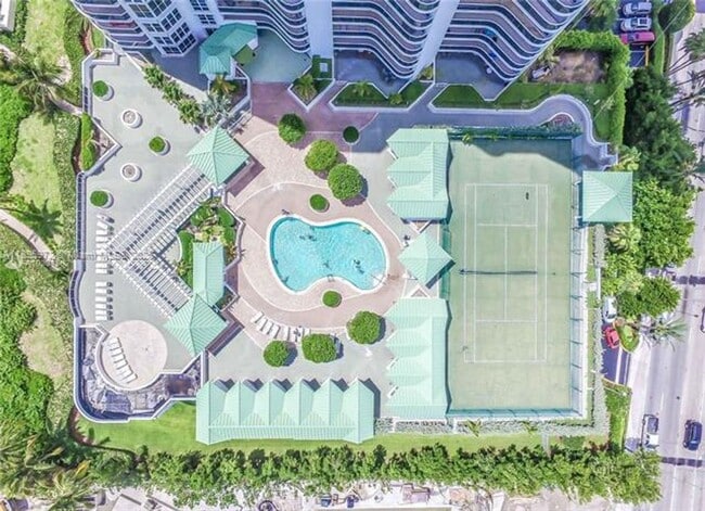 Building Photo - 16711 Collins Ave