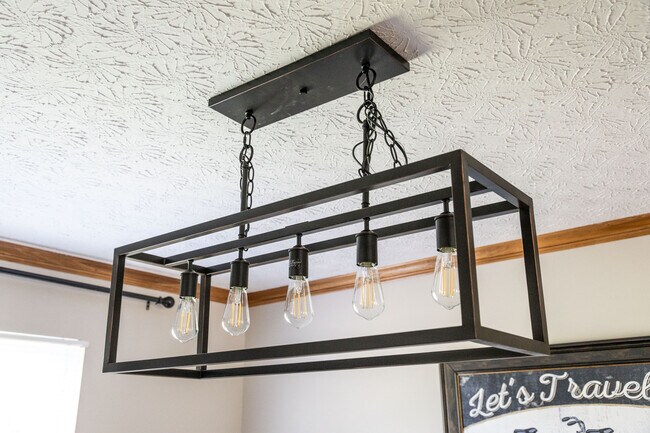 Building Photo - 7225 Bromfield Dr