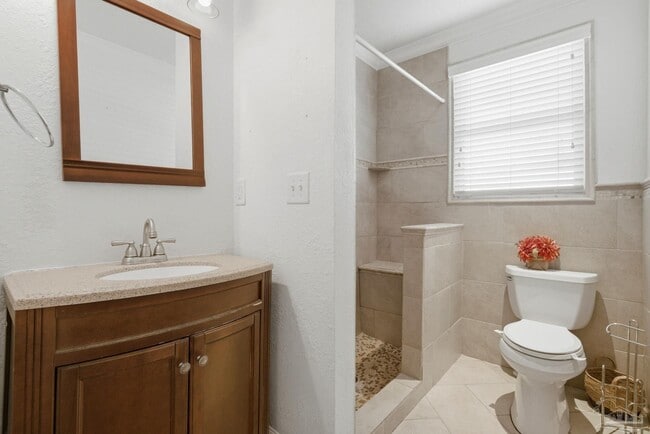 Building Photo - 1618 W Garden St