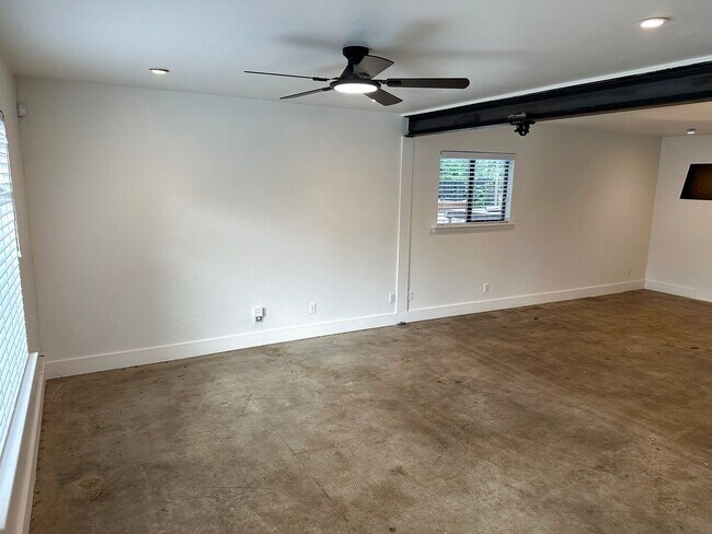 Building Photo - 5100 Orleans Ct
