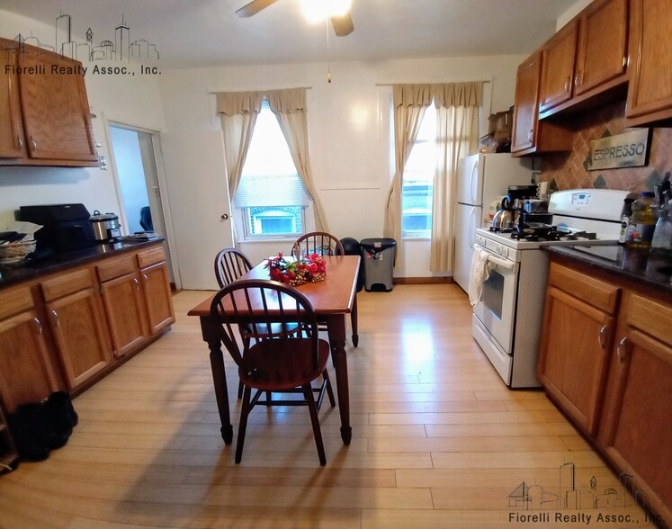 Primary Photo - 79 N Margin St
