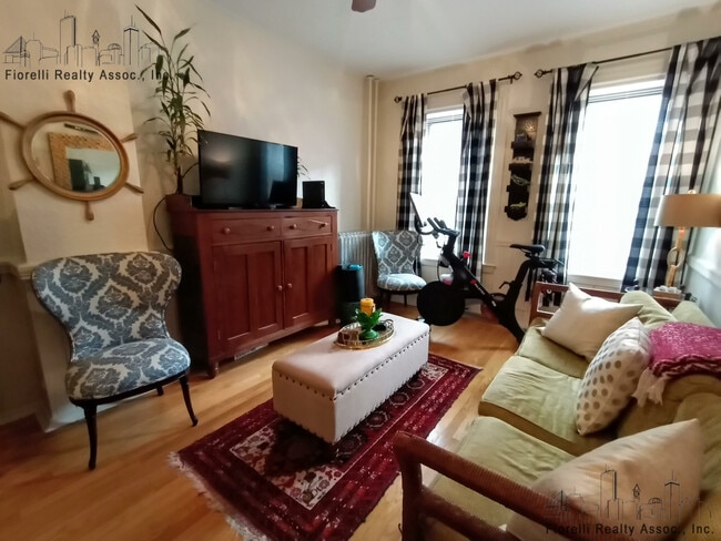 Building Photo - 342 Hanover St