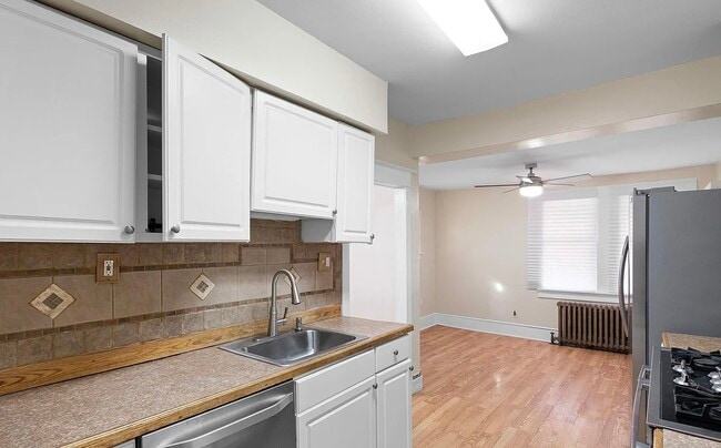 Building Photo - 104 W 35th St