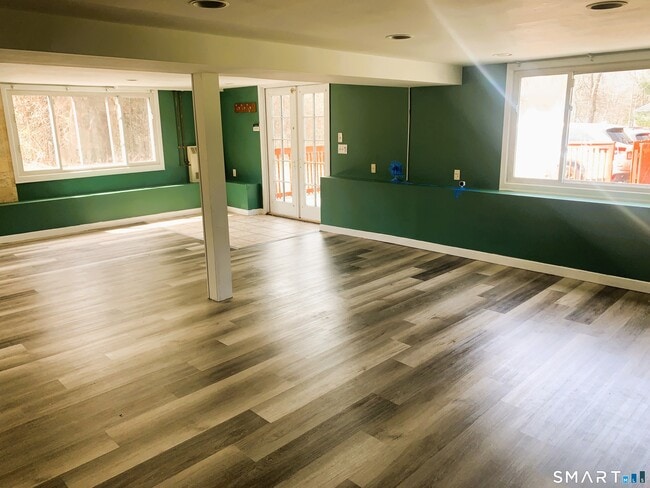 Building Photo - 15 Coral Dr