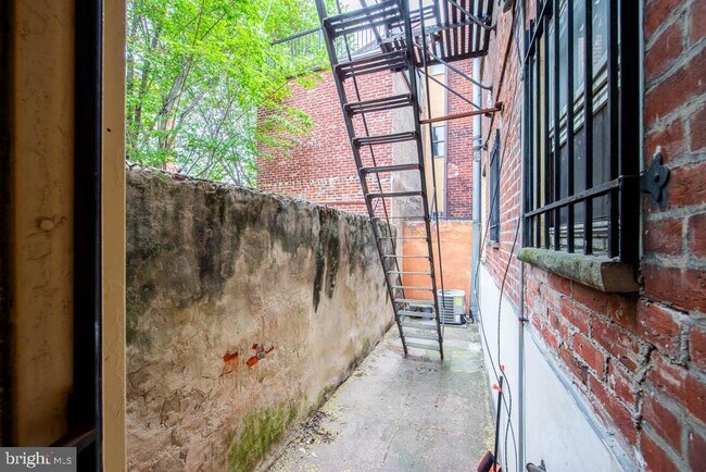 Building Photo - 545 Christian St