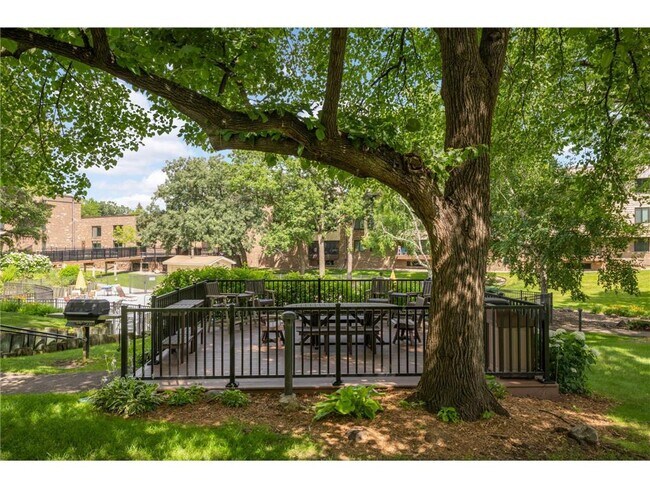 Building Photo - 7500 Cahill Rd