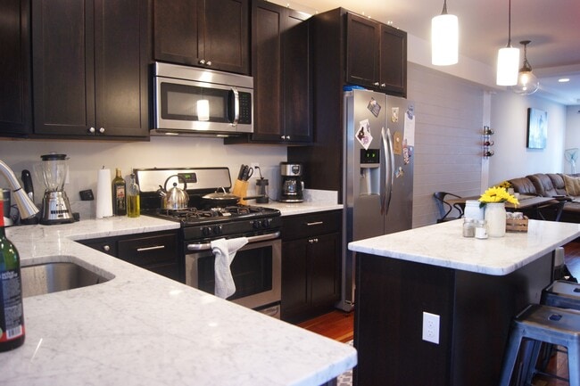 Building Photo - Charming 3 Bedroom/3 Bathroom Townhome in Canton, MD!