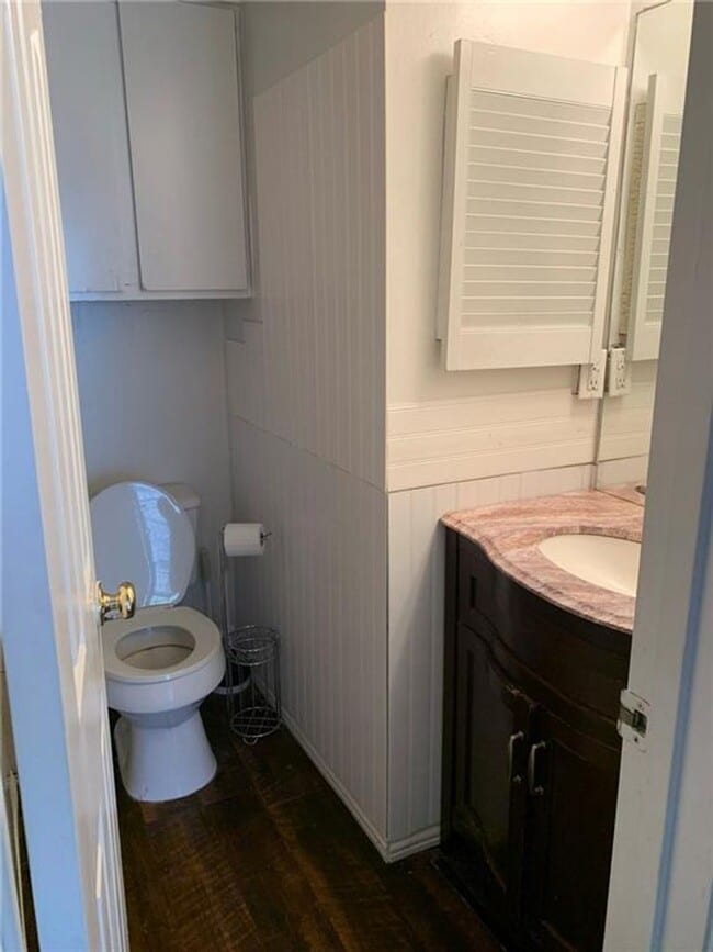 Building Photo - Waterford 310