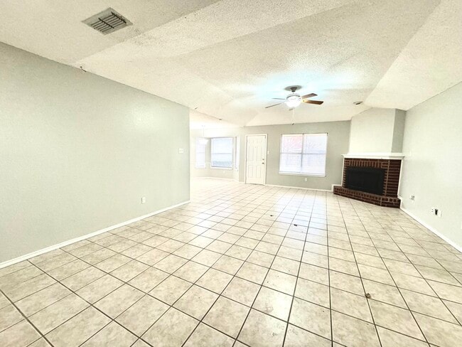 Building Photo - 1003 Juneau Ave