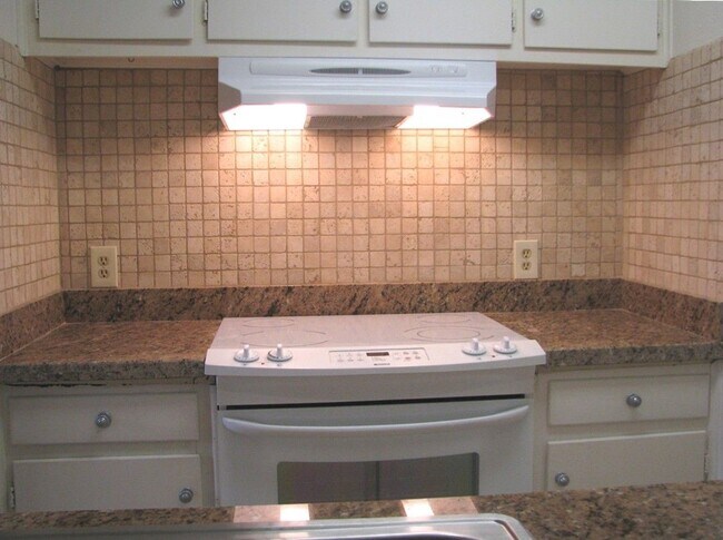 Building Photo - 8277 Kingsbrook Rd